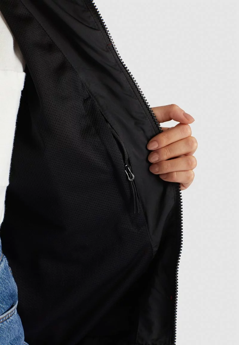 Khujo AKAMU - Chaqueta Fina - Black/red, Mujer 6 Khujo AKAMU - Chaqueta Fina - Black/red, Mujer - Imagen 6